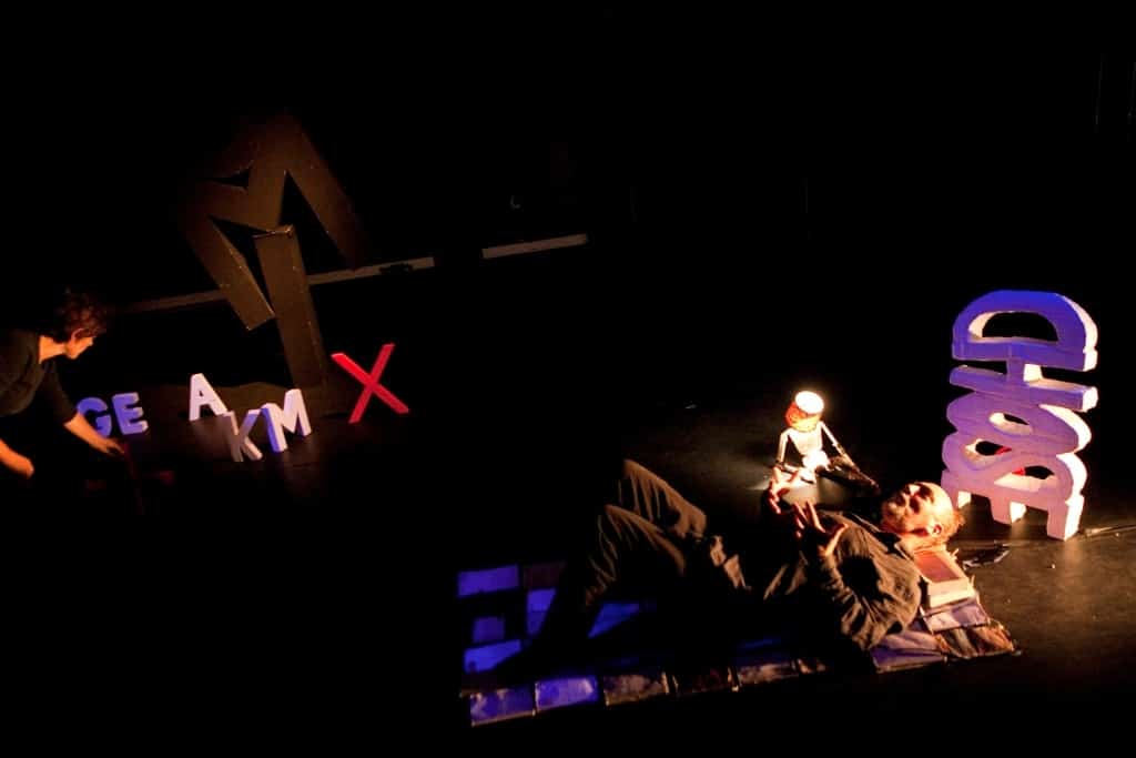 jpg/Residence_d_artiste_espace_Peripherique_Villette_-_THEATRE_QUI_c_Enrico_Bartolucci_2011_014_0909_0173.jpg